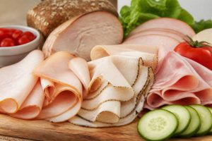 How to choose the healthiest deli meat for a balanced diet